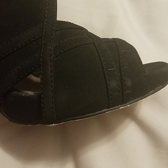 🎀New Listing!! Black leather Heels - Picture 6 of 6